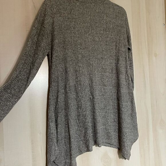 Maurices gray knit top, size large - Picture 9 of 12
